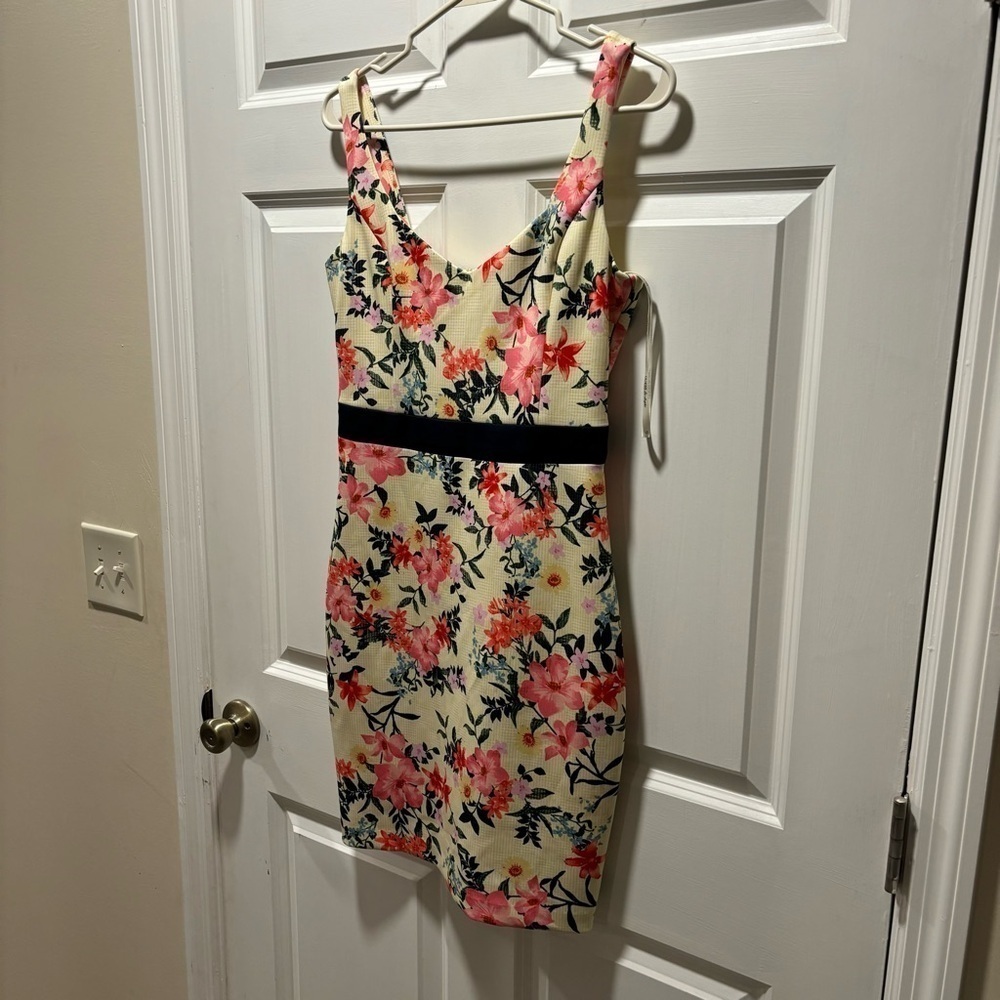 GUESS FLORAL DRESS - Picture 5 of 11